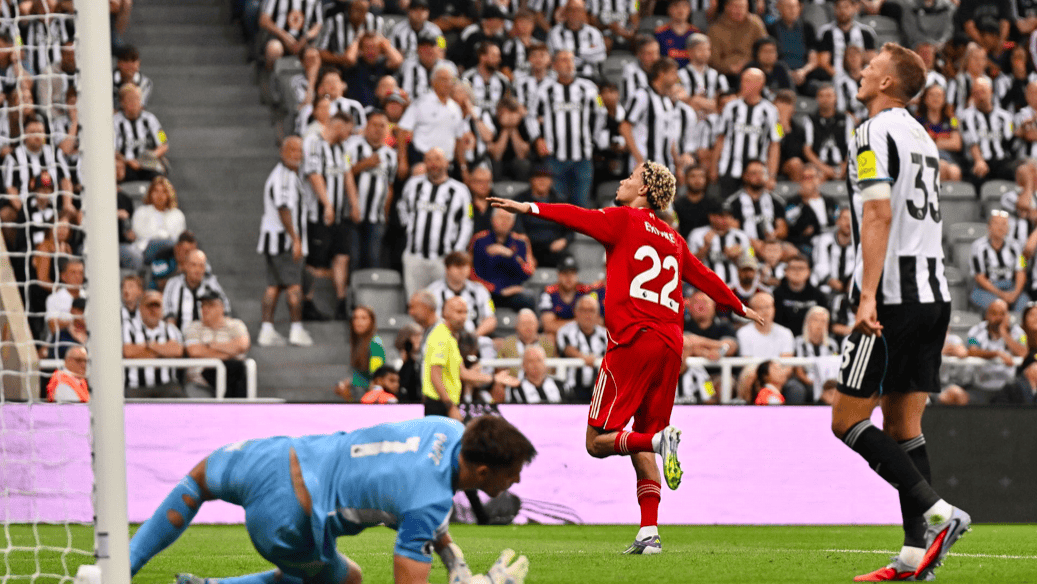 利物浦3-2纽卡神剧情！11打10+87分钟被追平 16岁小将100分钟绝杀